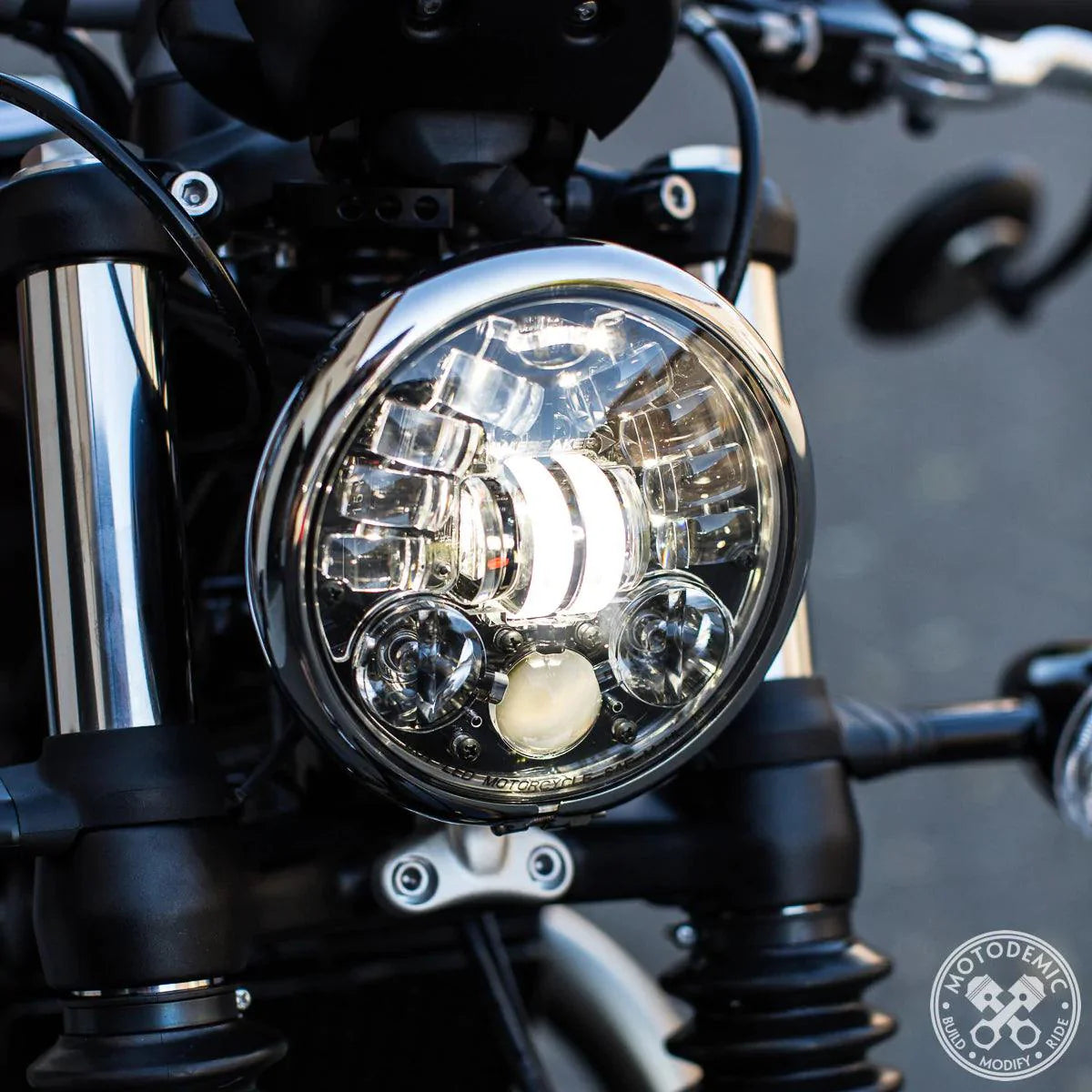 Motodemic Adaptive LED Headlight for Triumph Bobber Black & Speedmaster 1200