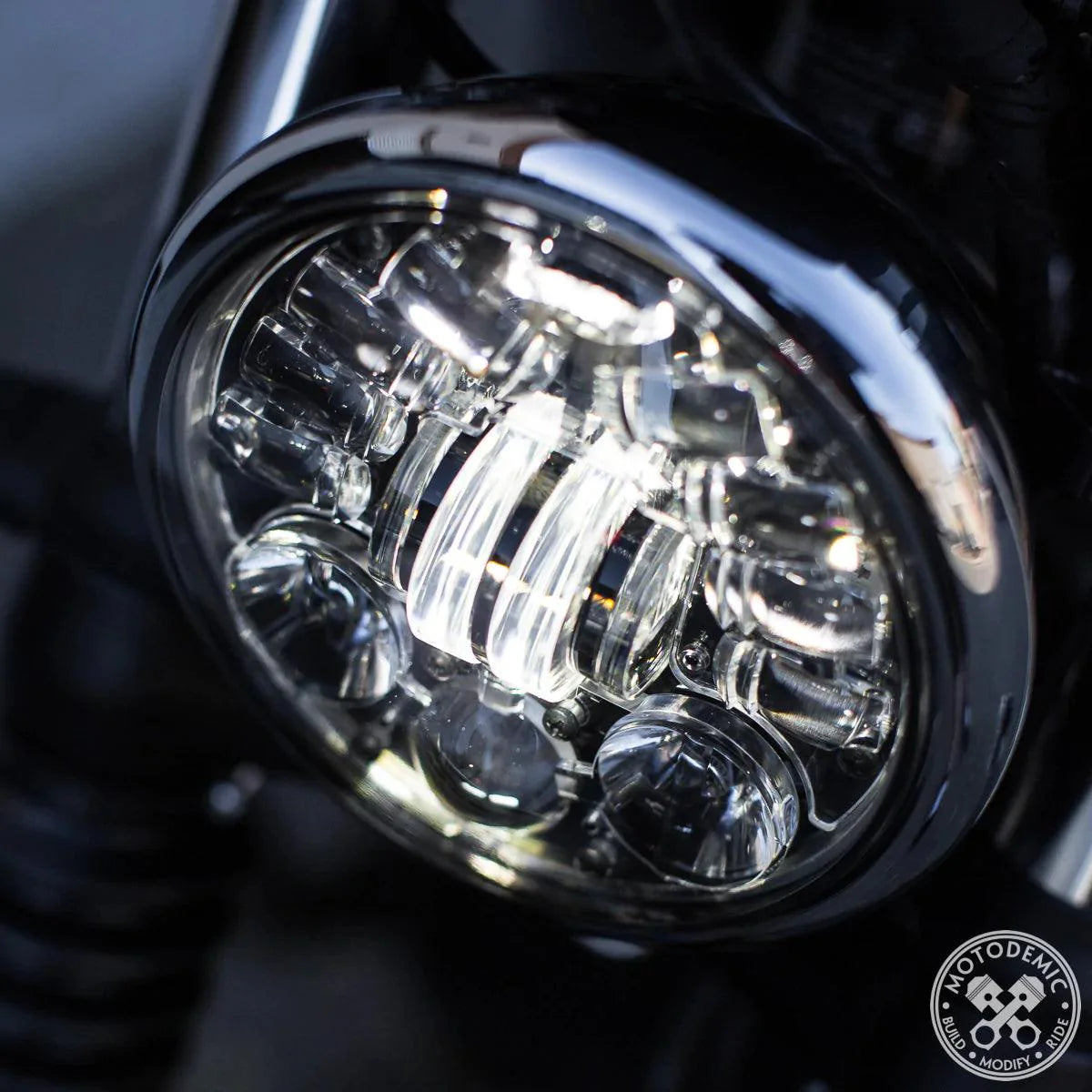 Motodemic Adaptive LED Headlight for Triumph Bobber Black & Speedmaster 1200