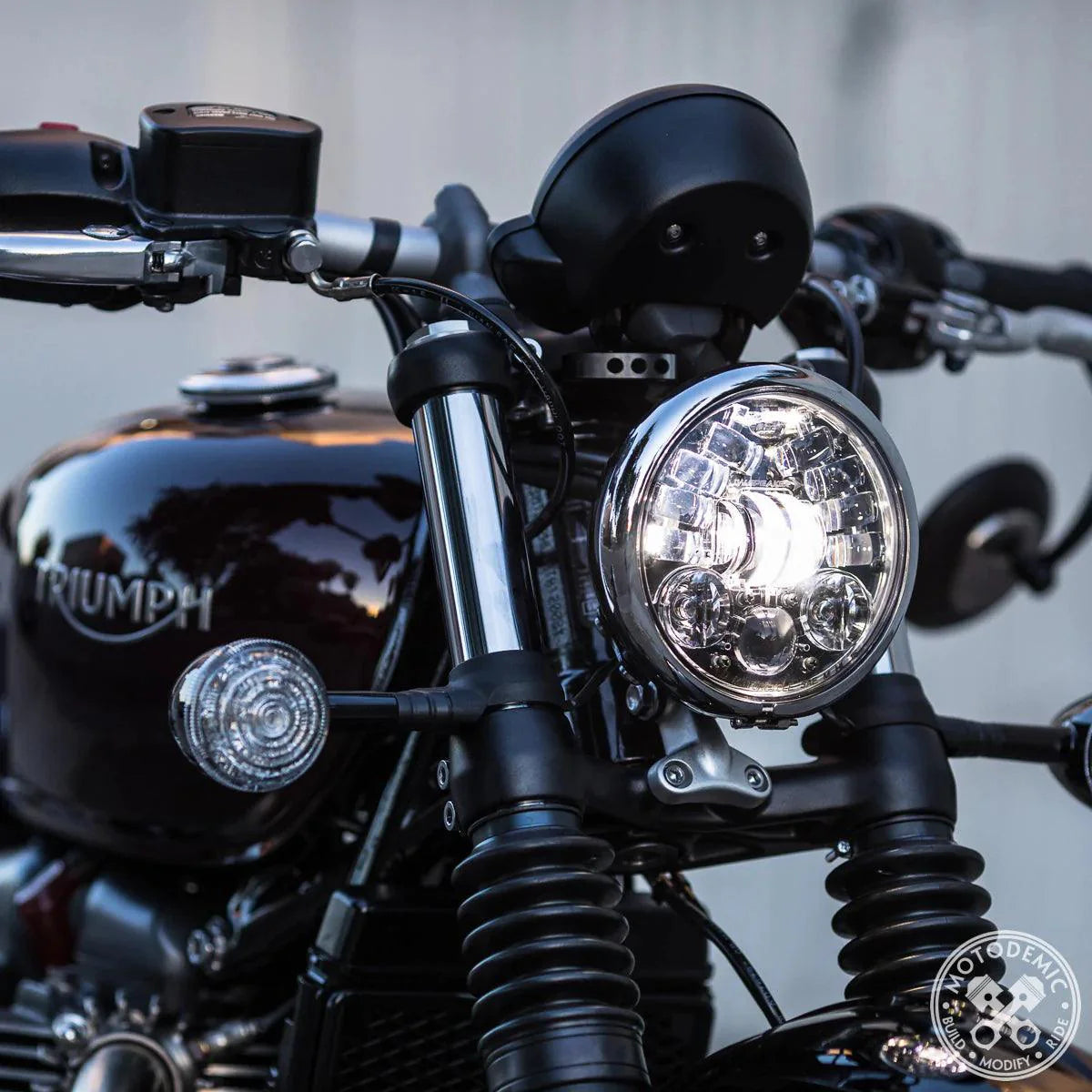 Motodemic Adaptive LED Headlight for Triumph Bobber Black & Speedmaster 1200